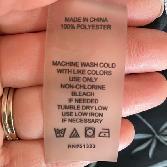 Plus Size Floral Cold Shoulder Top | 1X | Vince Camuto - Picture 10 of 10